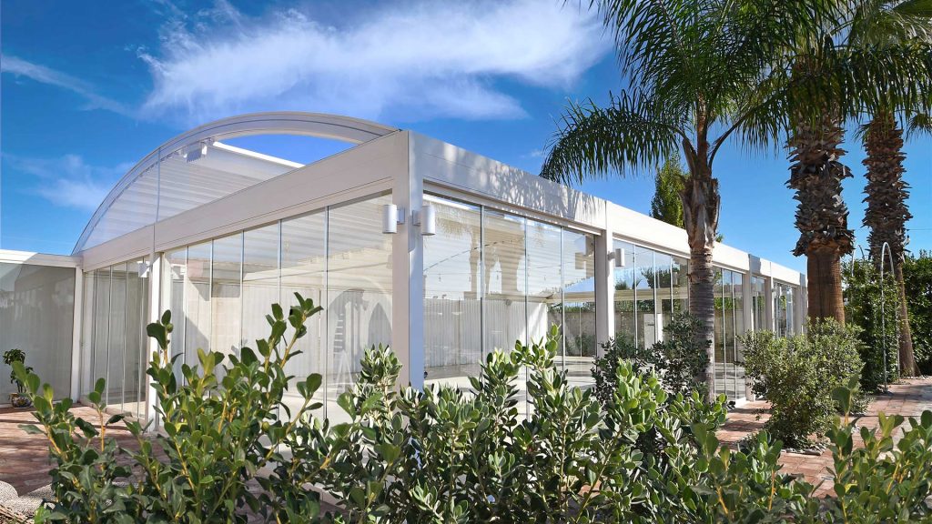 Pergola bioclimatica con sistema di ombreggiatura, Sassari